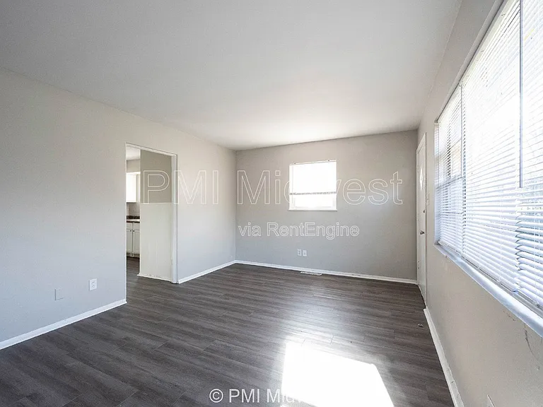 5843 Woodside Dr — Photo 3