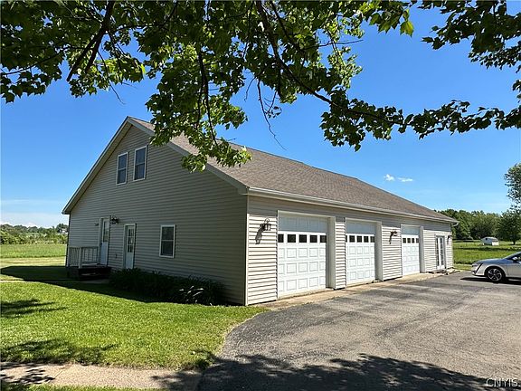 5th image of 431 Fredericks St