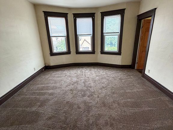 4th image of 178 Center St