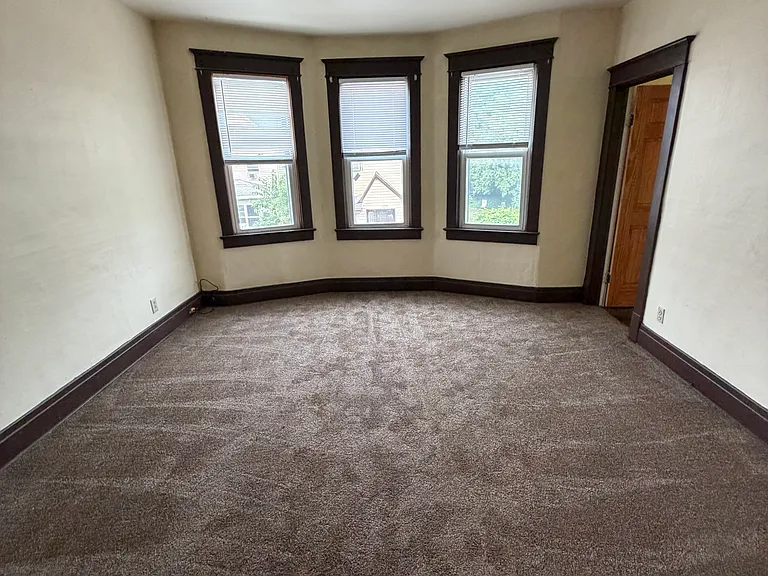 178 Center St — Photo 4