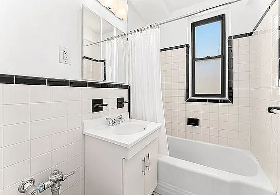 5th image of 30 E 9th St APT 6II