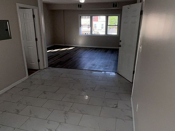 4th image of 442 New England Ter Floor 1