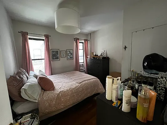 Rented by Salon Realty Corp | media 6