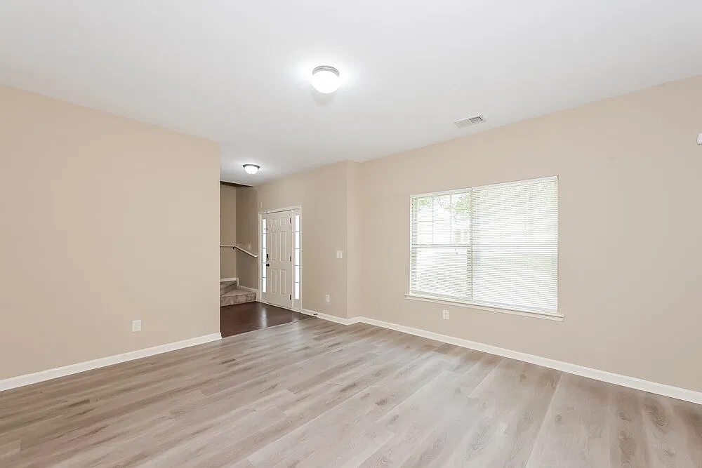 4 bed, 2.0 bath, 2250 sqft, $2,455 — Photo 4