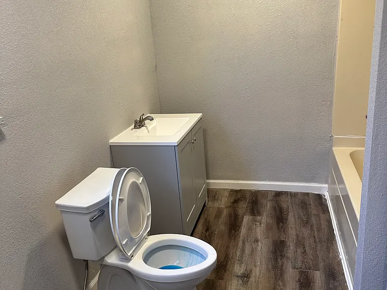 2308 Roberts Ave — Photo 7