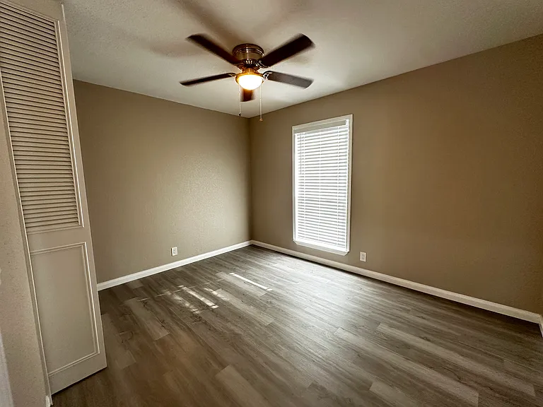 8426 Glen Ct — Photo 24