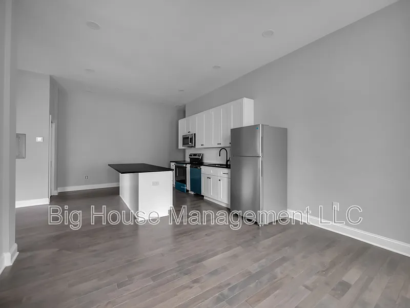 2 bed, 1.0 bath, $1,550 — Photo 4