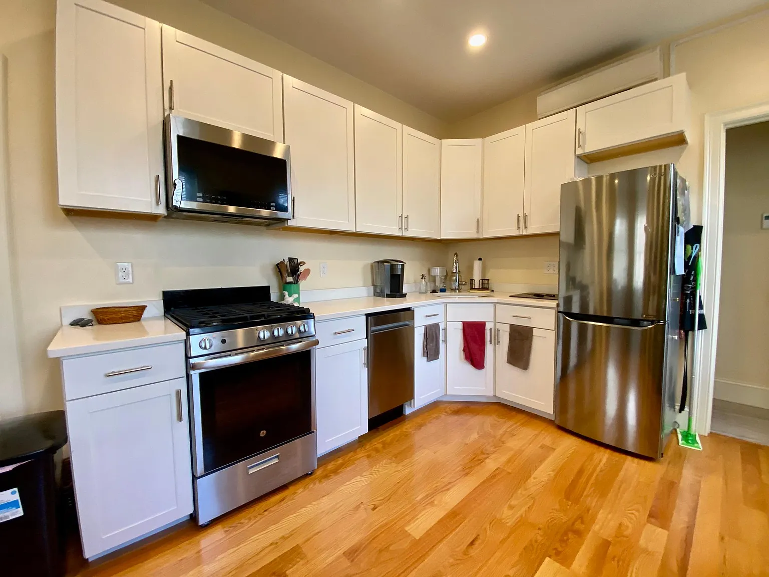 Studio, 400 sqft, $1,800 — Photo 2