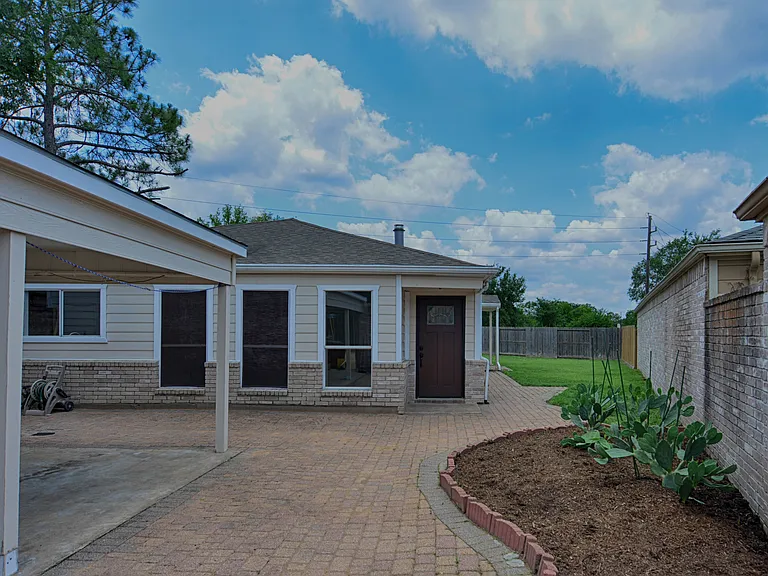 16246 New Field Dr — Photo 15
