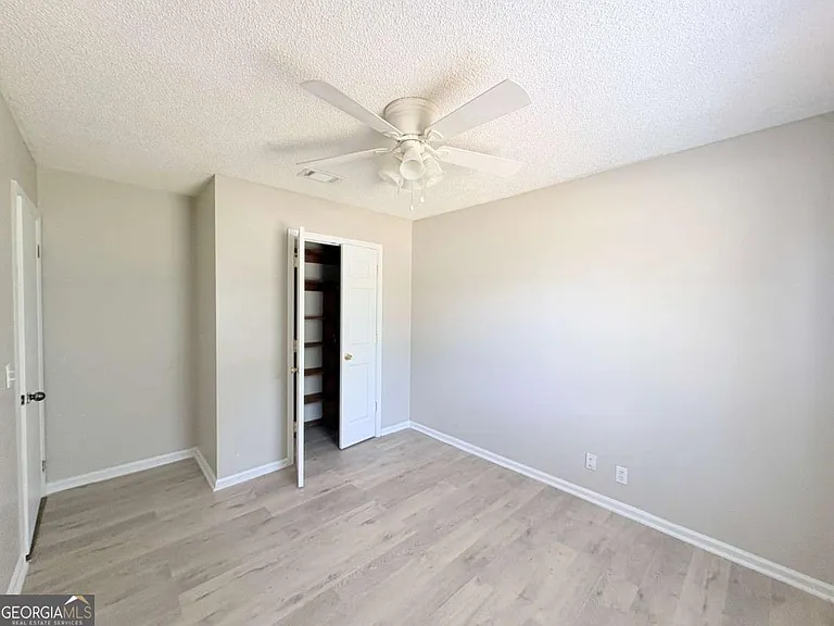 142 Woodvalley Ct — Photo 32