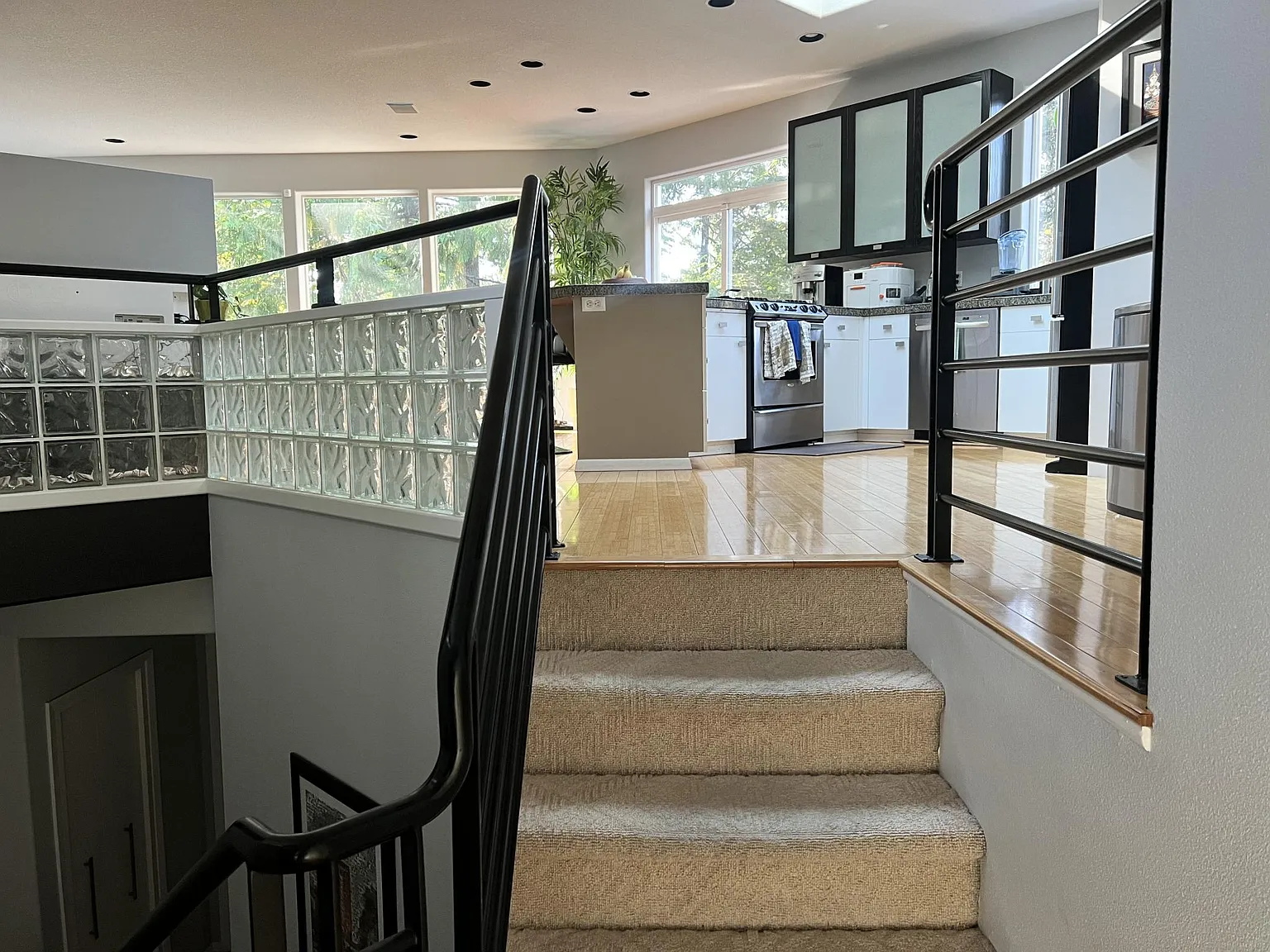 3 bed, 2106 sqft, $3,850 — Photo 3