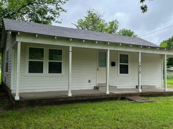 1010 E College St, Terrell, TX 75160