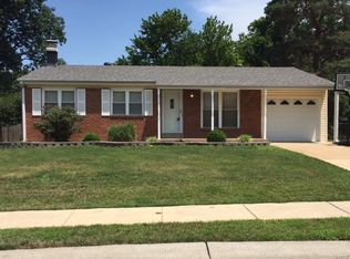 11911 Breezemont Dr, Maryland Heights, MO