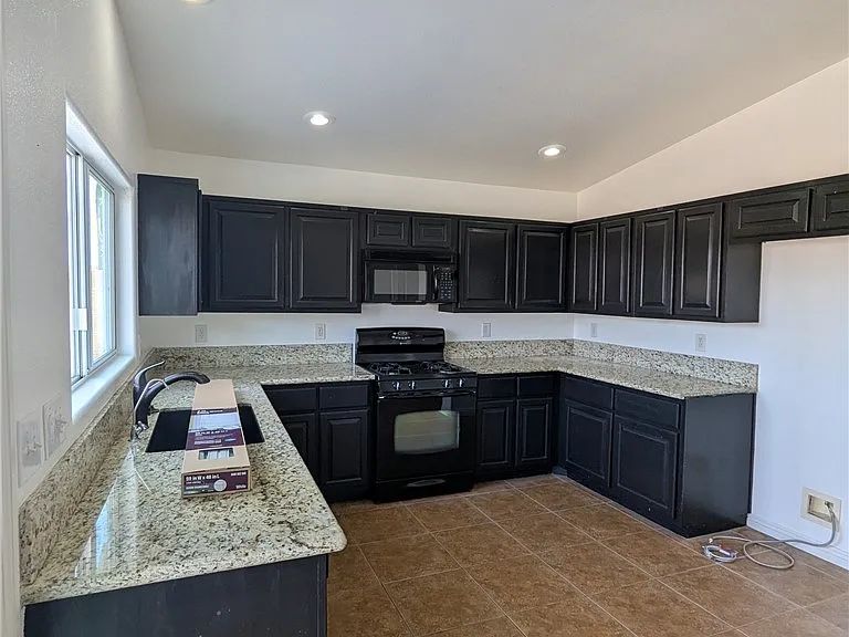 2266 Smokey Sky Dr — Photo 10