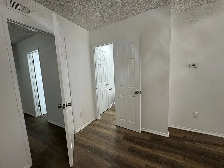 6736 Cleon Ave — Photo 9