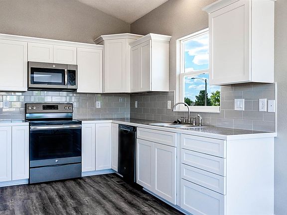 4th image of 908 E Sandalwood Cir