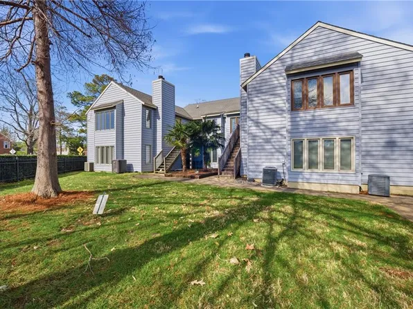 652 Pinewood Dr, Virginia Beach, VA 23451