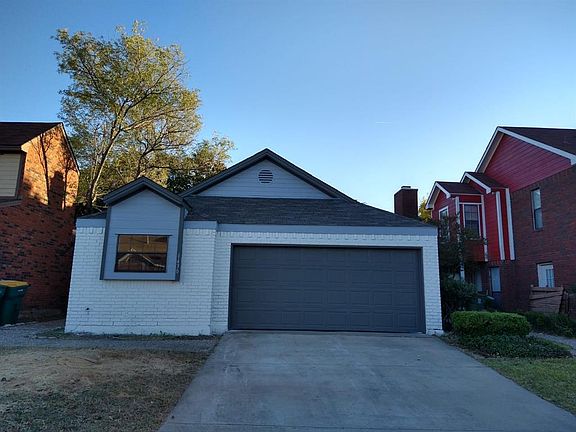2nd image of 1430 Drake Ln
