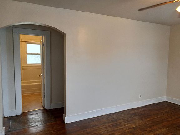3rd image of 370 Calhoun St