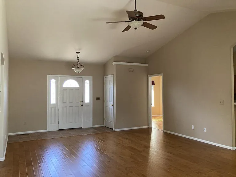 929 Nadia Way — Photo 5