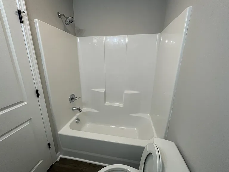 Shower/Tub Upstairs Bathrooms
