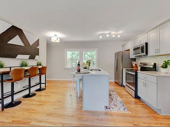 4th image of 2809 Newark Dr