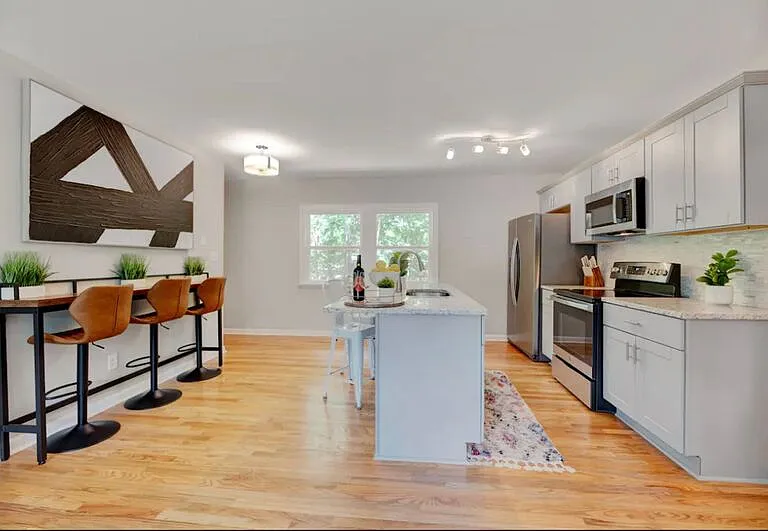 2809 Newark Dr — Photo 6