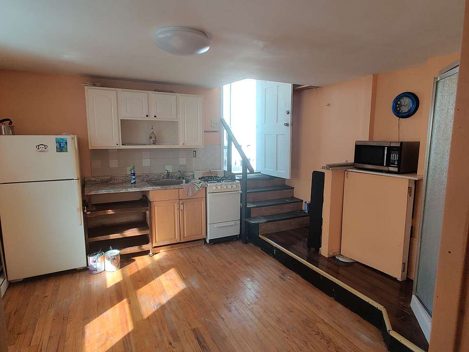 1st image of 2556 W 15th St