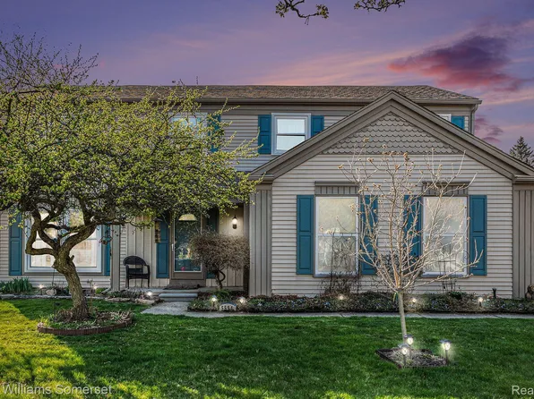 5594 Fawn Ct, Troy, MI 48098