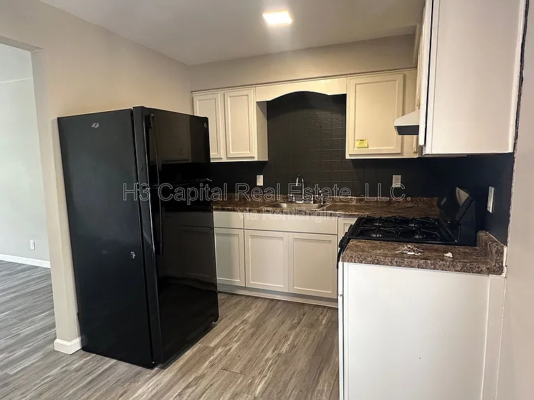 219 N 48th St #4 — Photo 4
