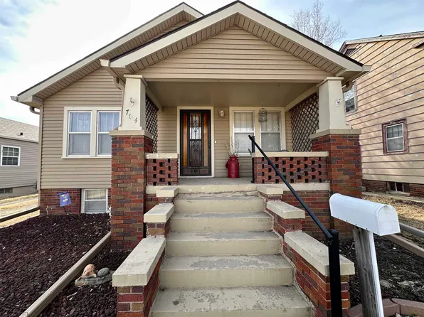 704 E 7th St, Russell, KS 67665