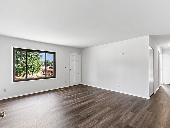 3rd image of 1006 Longfellow Ln