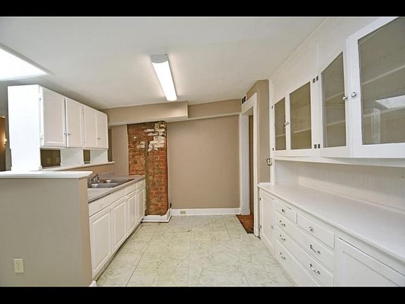 5th image of 2903 Marshall Ave #2