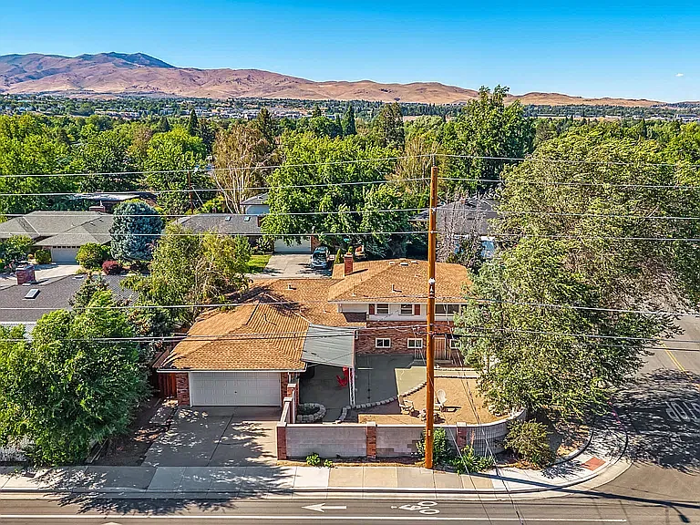 3 bed, 2616 sqft, $3,800 — Photo 3