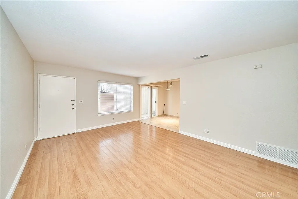 2 bed, 1.5 bath, 904 sqft, $2,850 — Photo 3