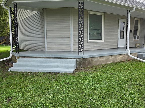 3rd image of 201 SE Locust St