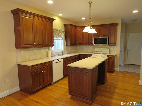 4th image of 30 Truman Way #30