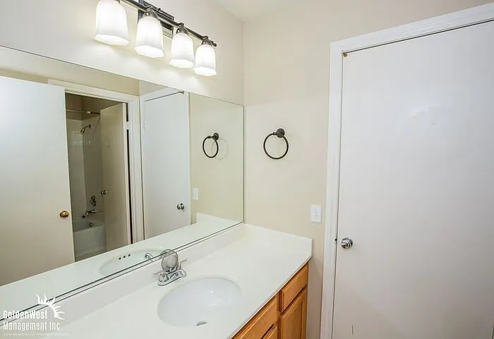 216 McHenry St — Photo 8
