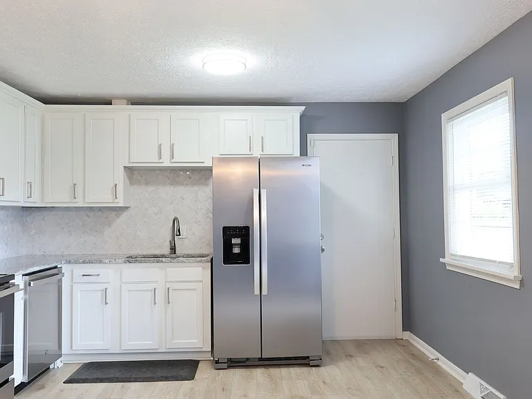 712 Plaza Dr — Photo 8