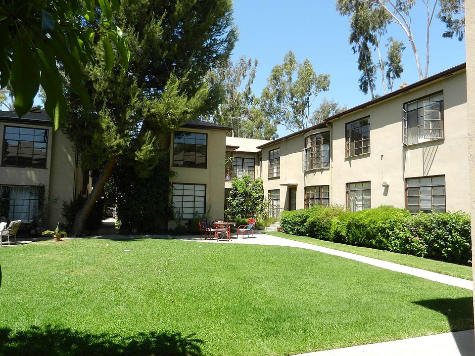 1st image of 925 N Sweetzer Ave APT 4