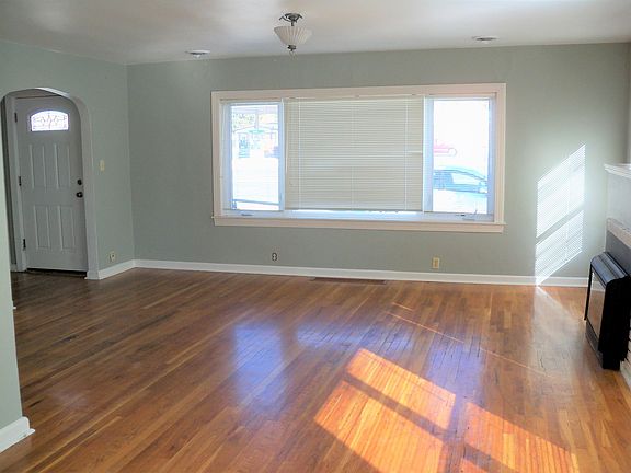 3rd image of 742 Grand Ave #1