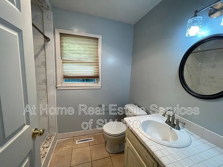 4410 E Valley Rd — Photo 8