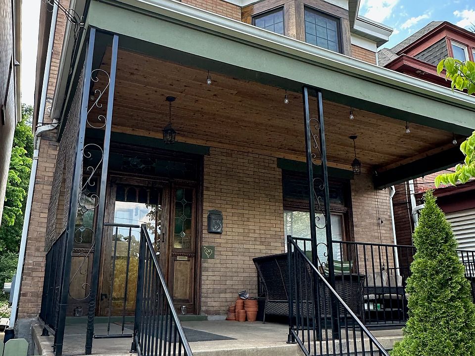 Front of the house, from South Lang Ave!