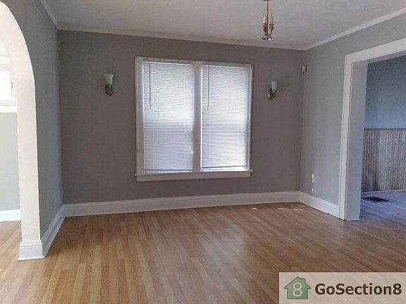 3rd image of 9548 S La Salle St