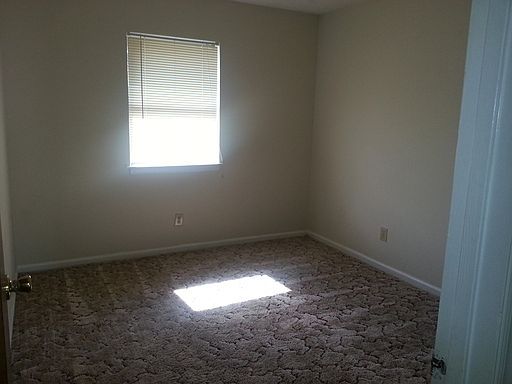 5th image of 709 Patton Cir APT 19