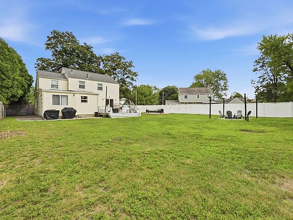5th image of 108 Fenway Dr