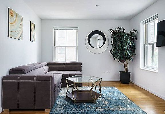 2nd image of 90 Nassau St APT 3