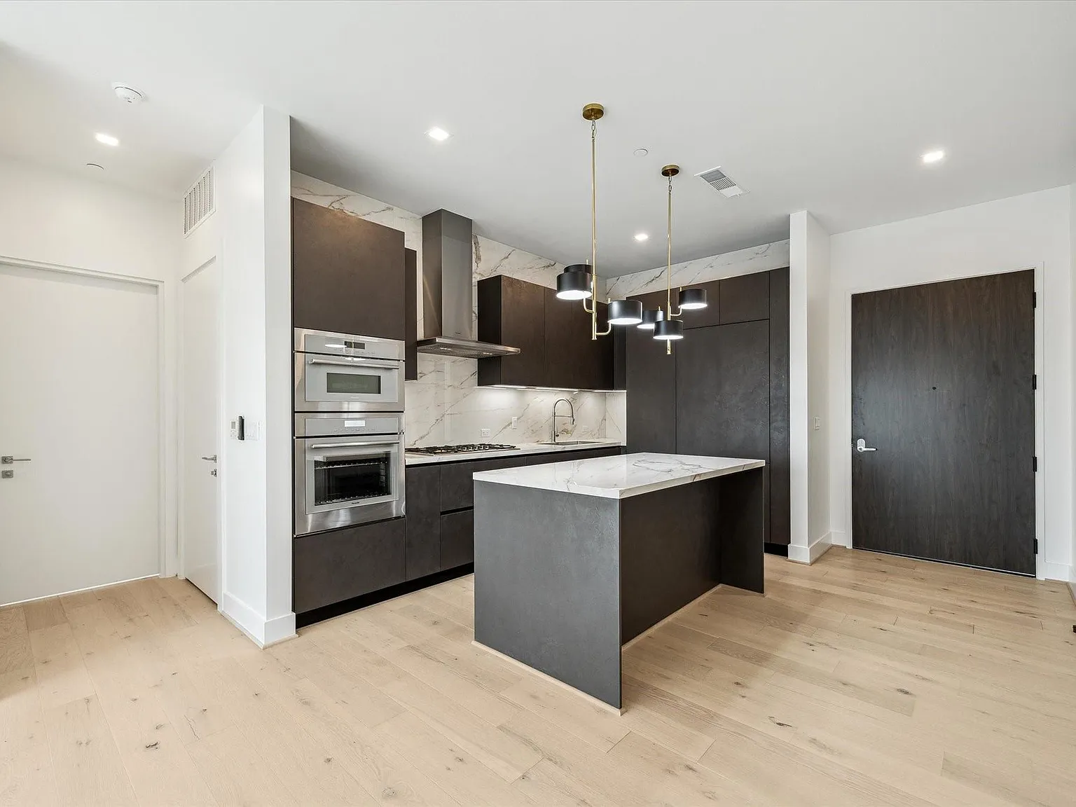 1711 Allen Pkwy — Photo 3