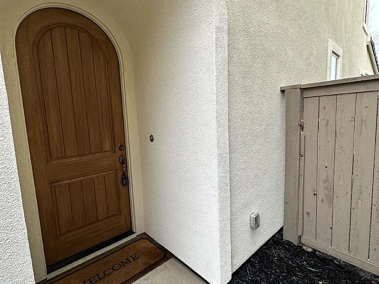5049 Verona Dr — Photo 2