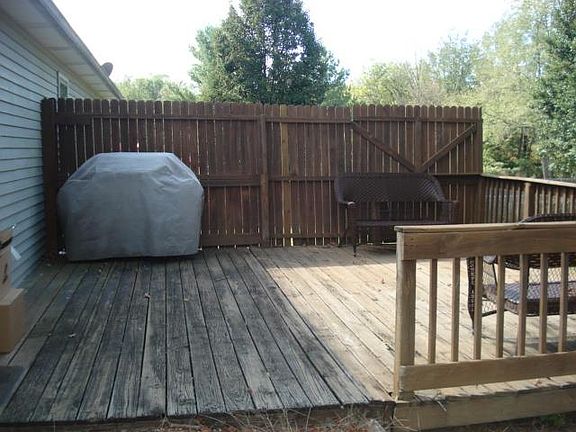 4th image of 380 Sherwood Dr